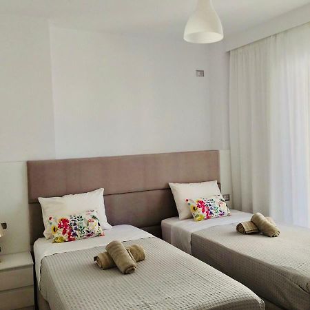 Sea And Sun Apartments Sarande Exterior photo