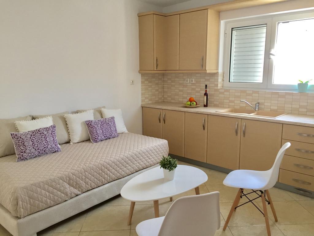 Sea And Sun Apartments Sarande Exterior photo