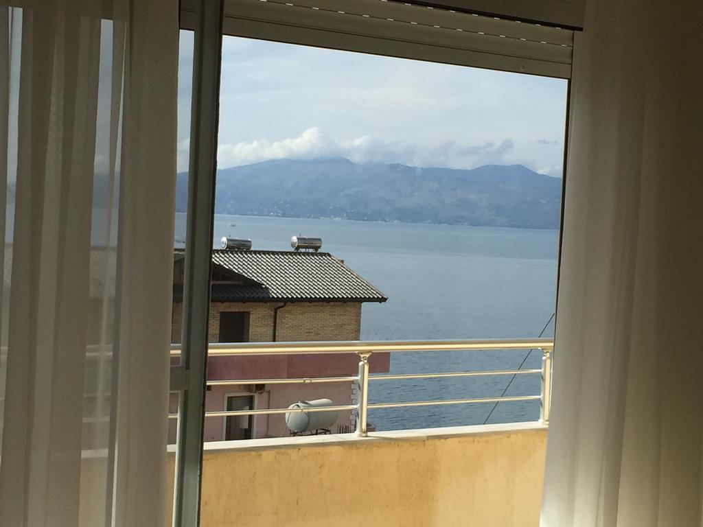Sea And Sun Apartments Sarande Room photo
