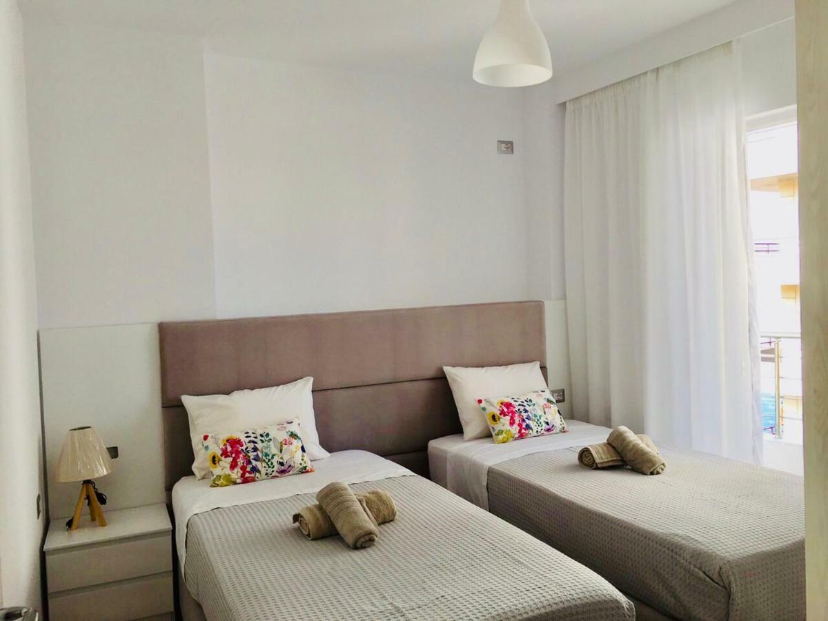 Sea And Sun Apartments Sarande Exterior photo